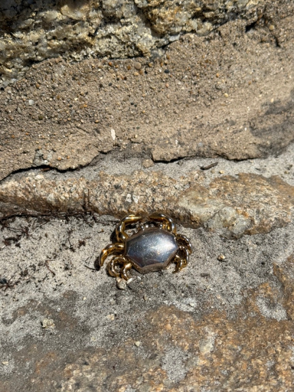TWO TONE VINTAGE CRAB BROOCH PIN