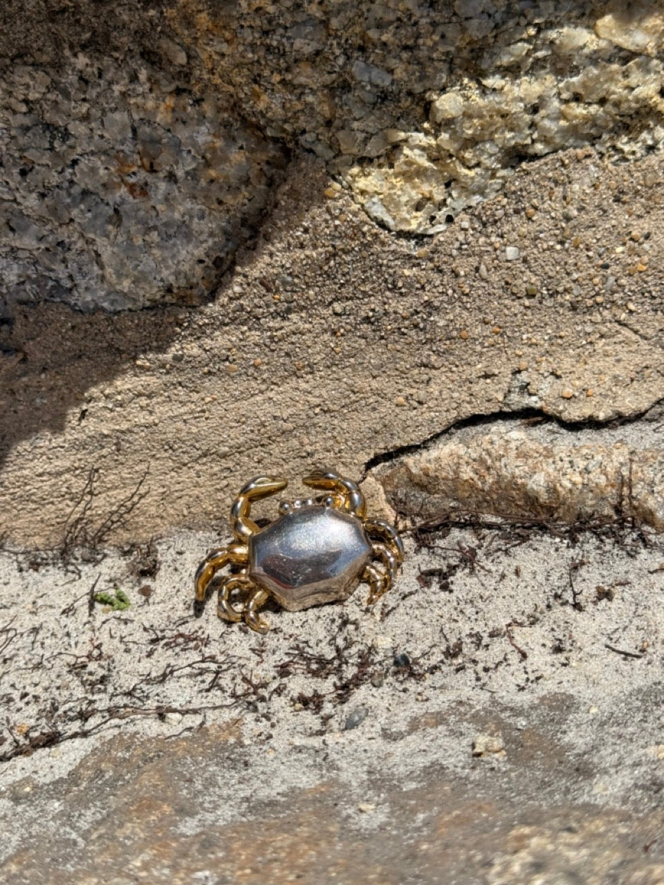 TWO TONE VINTAGE CRAB BROOCH PIN