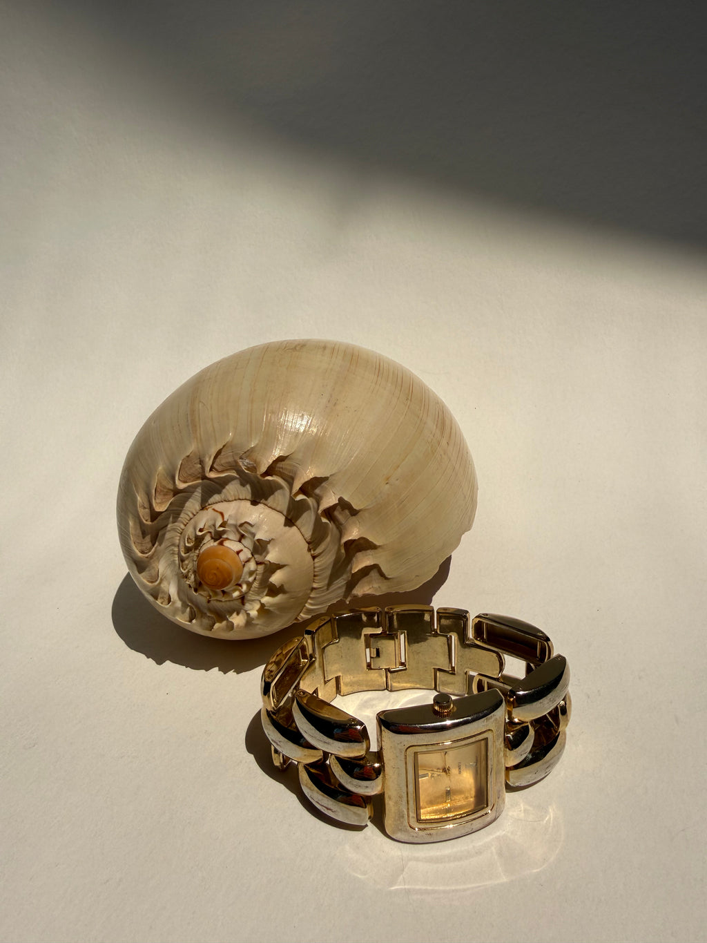 RETRO CHUNKY GOLD-TONE WRIST WATCH