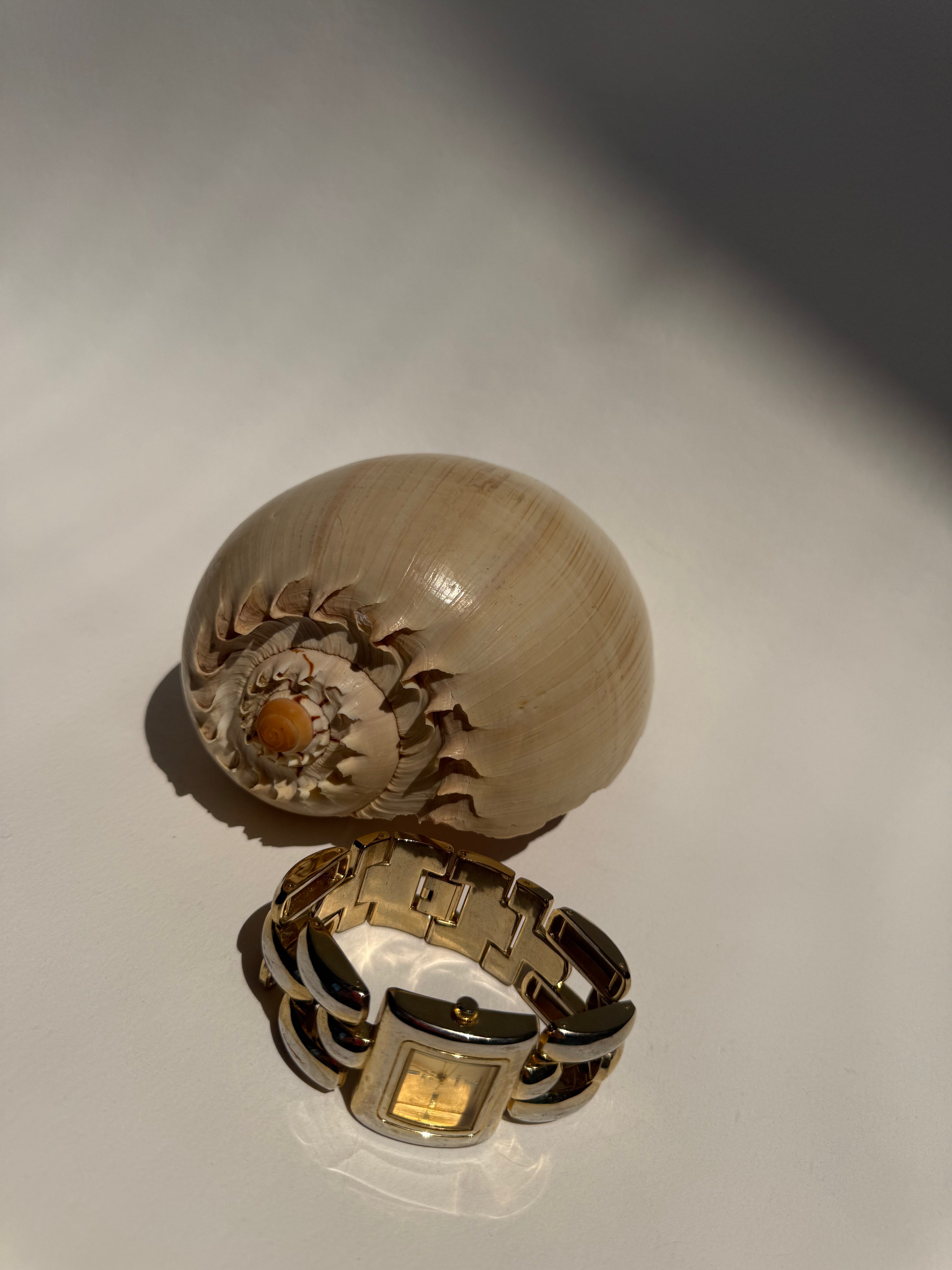 RETRO CHUNKY GOLD-TONE WRIST WATCH