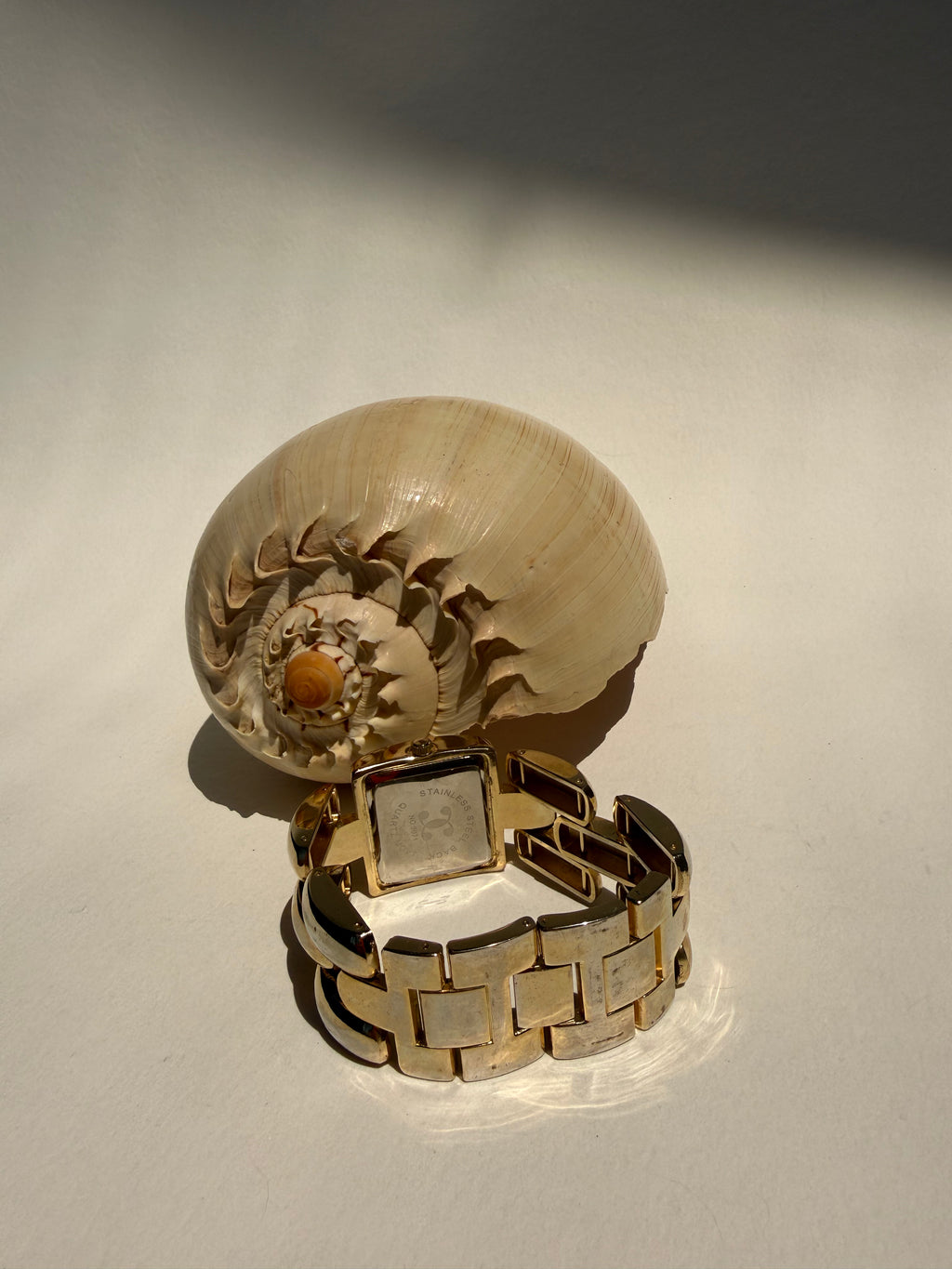 RETRO CHUNKY GOLD-TONE WRIST WATCH