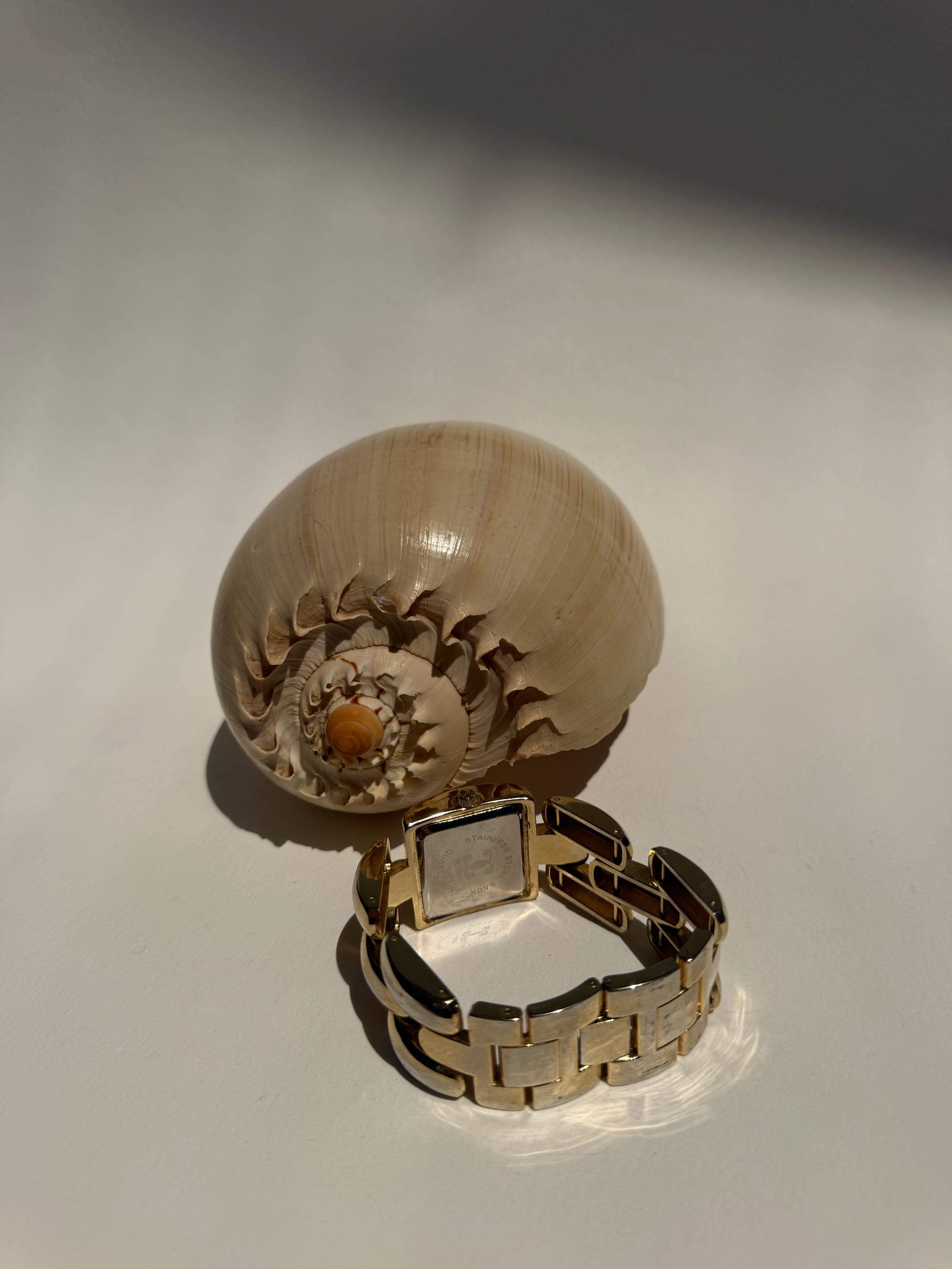 RETRO CHUNKY GOLD-TONE WRIST WATCH