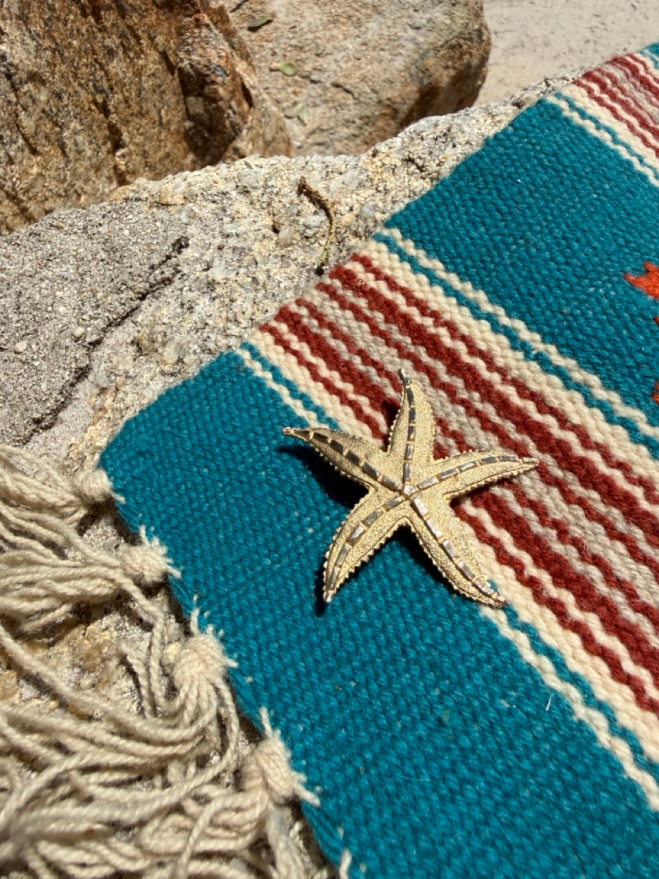 VINTAGE BRUSHED GOLD BRONZE STARFISH BROOCH PIN