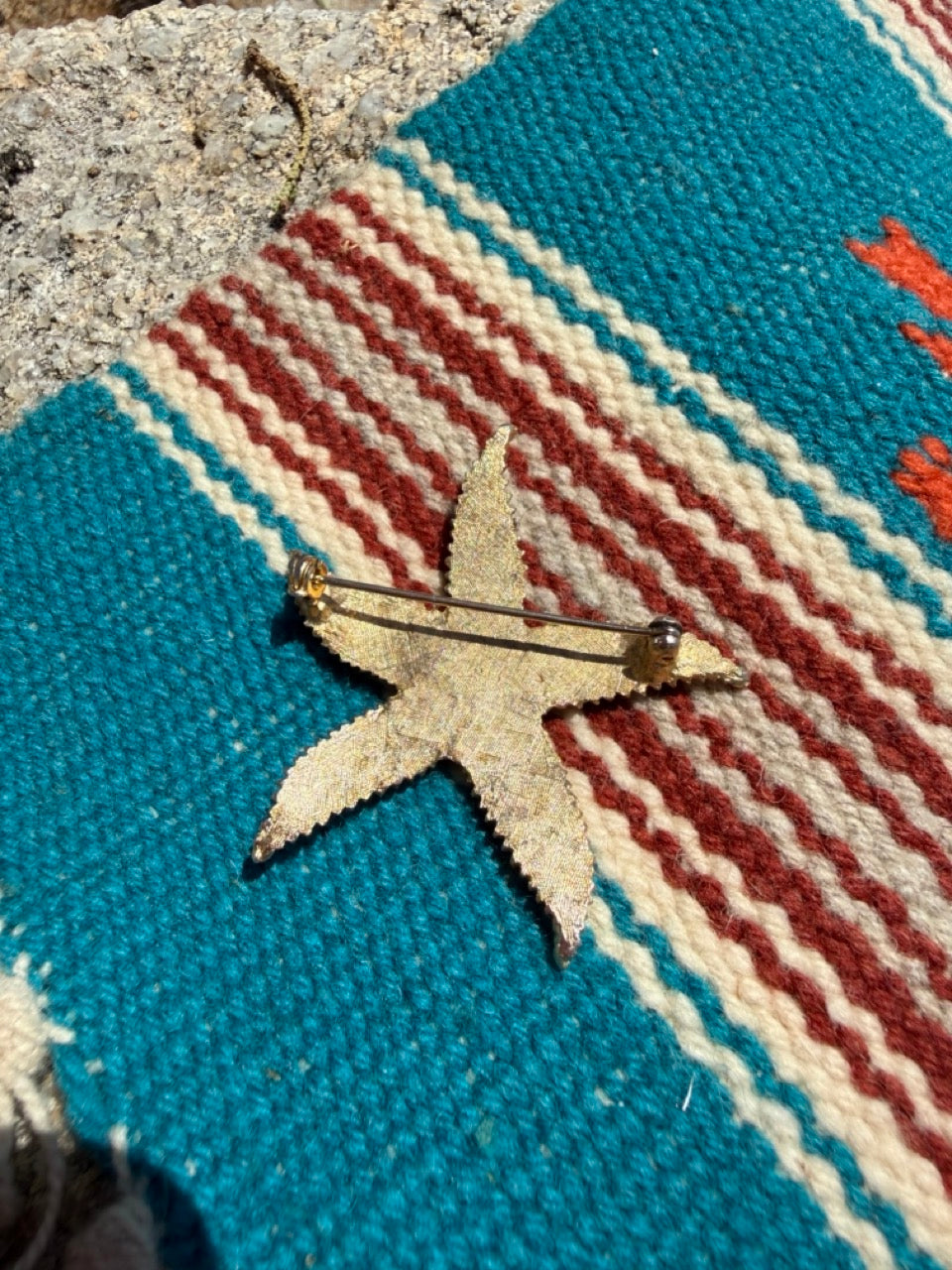 VINTAGE BRUSHED GOLD BRONZE STARFISH BROOCH PIN