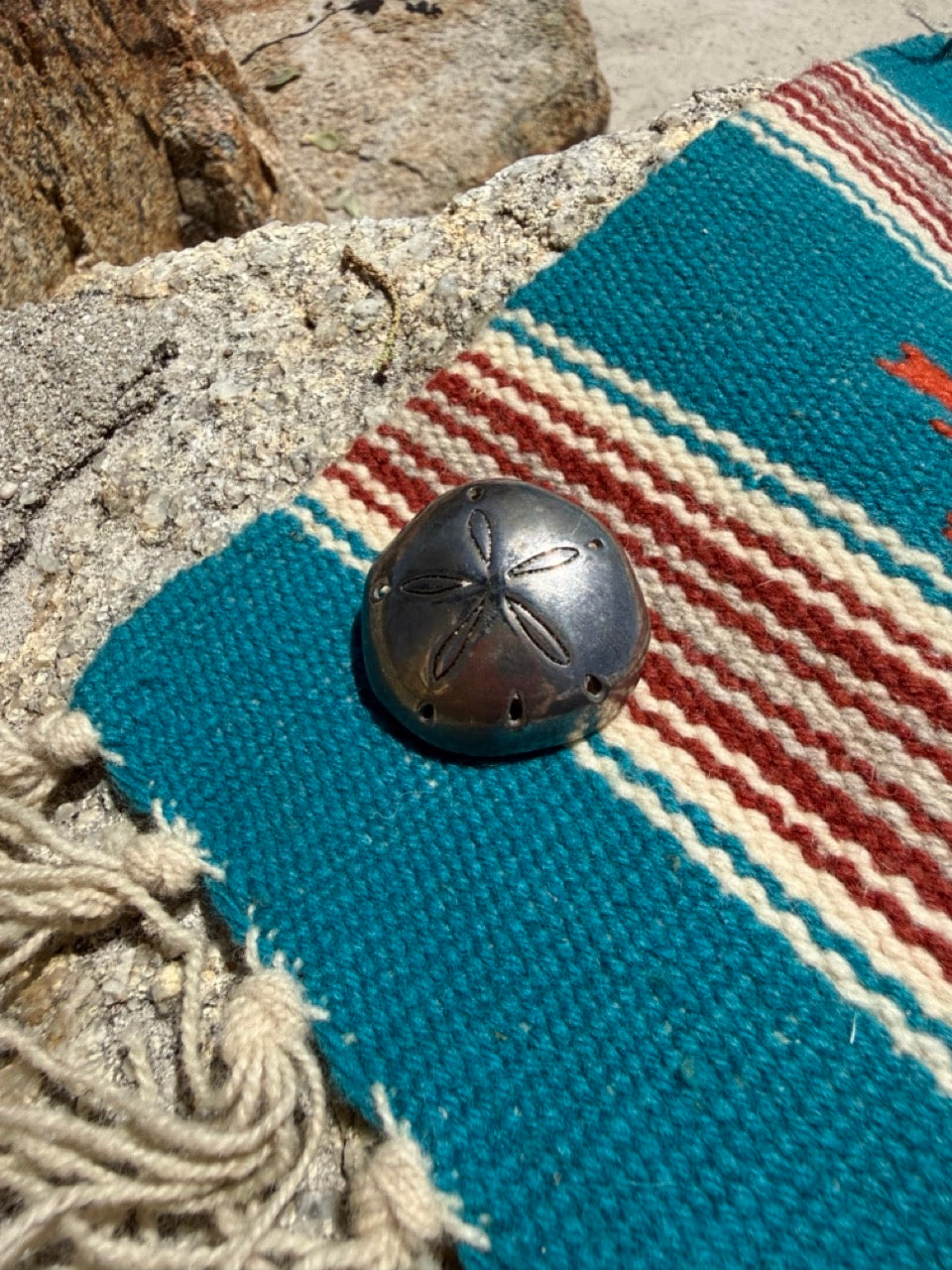 VINTAGE SILVER SAND-DOLLAR CIRCULAR BROOCH PIN