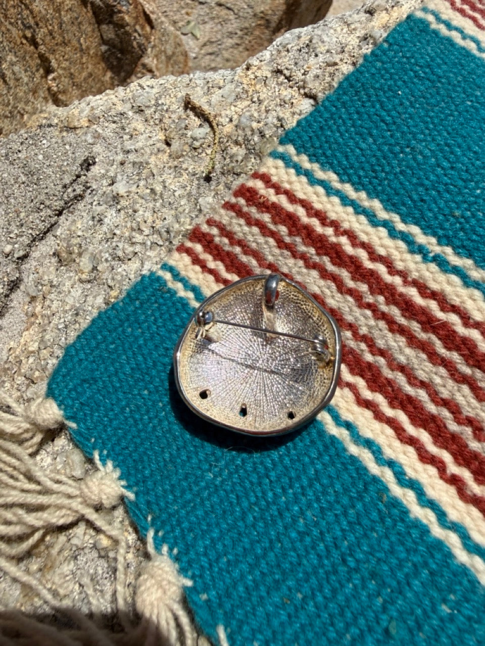 VINTAGE SILVER SAND-DOLLAR CIRCULAR BROOCH PIN