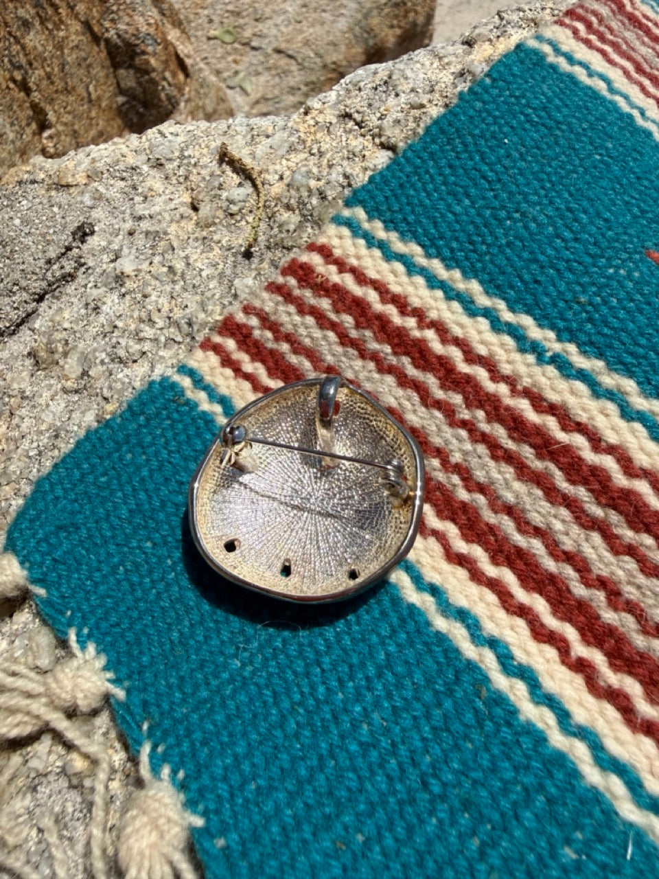 VINTAGE SILVER SAND-DOLLAR CIRCULAR BROOCH PIN