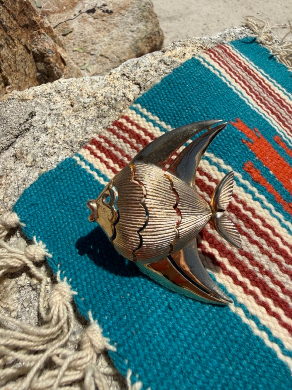 VINTAGE BRASS LARGE FISH BROOCH PIN