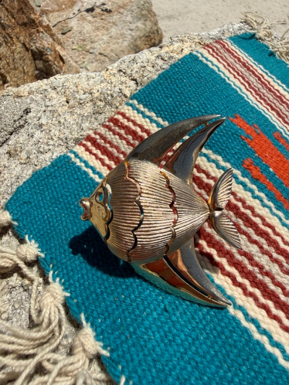 VINTAGE BRASS LARGE FISH BROOCH PIN