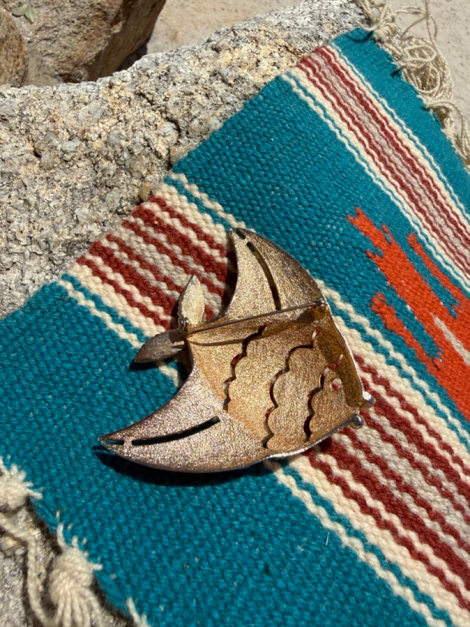 VINTAGE BRASS LARGE FISH BROOCH PIN