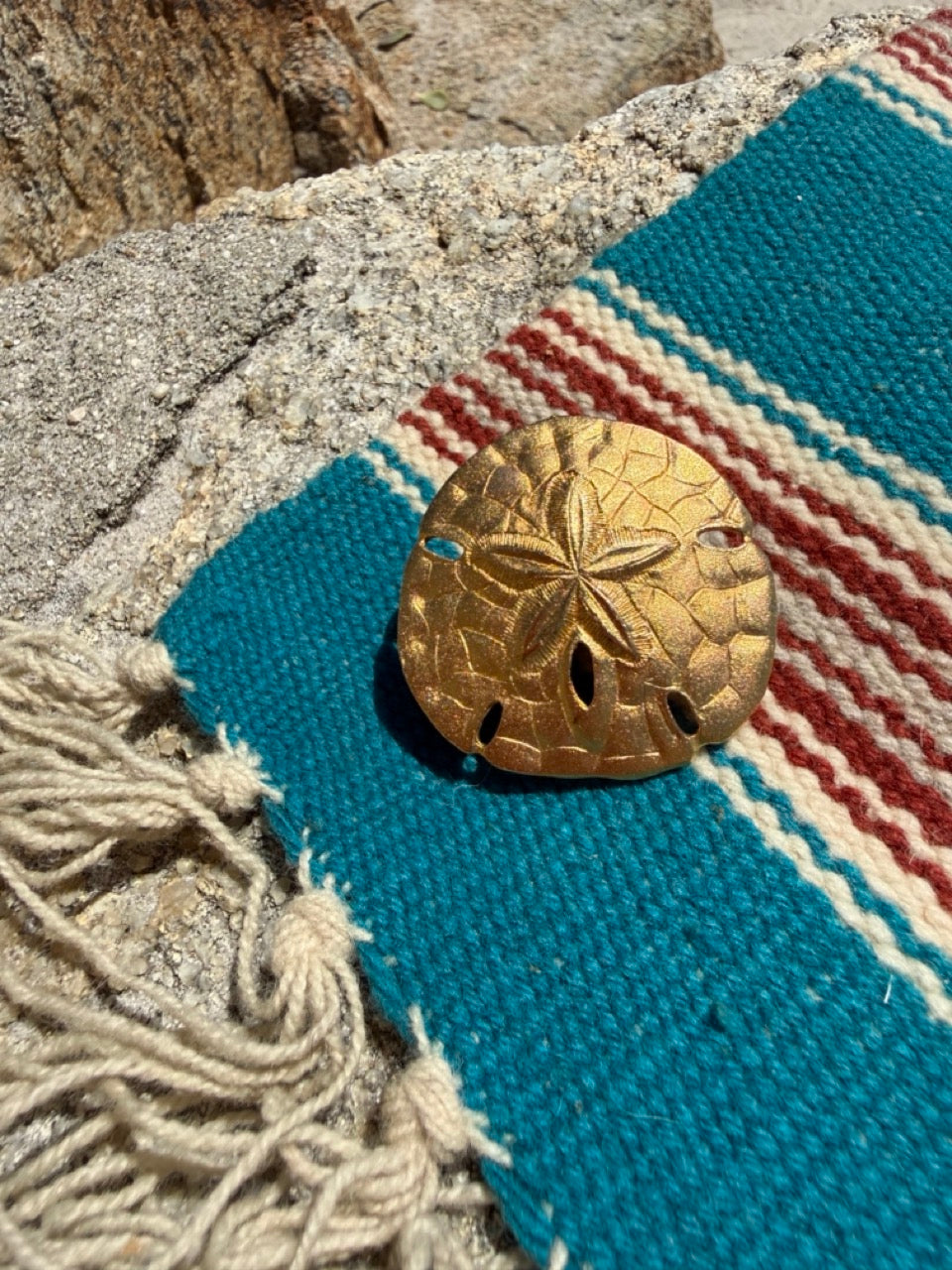 GOLD SAND DOLLAR BROOCH PIN