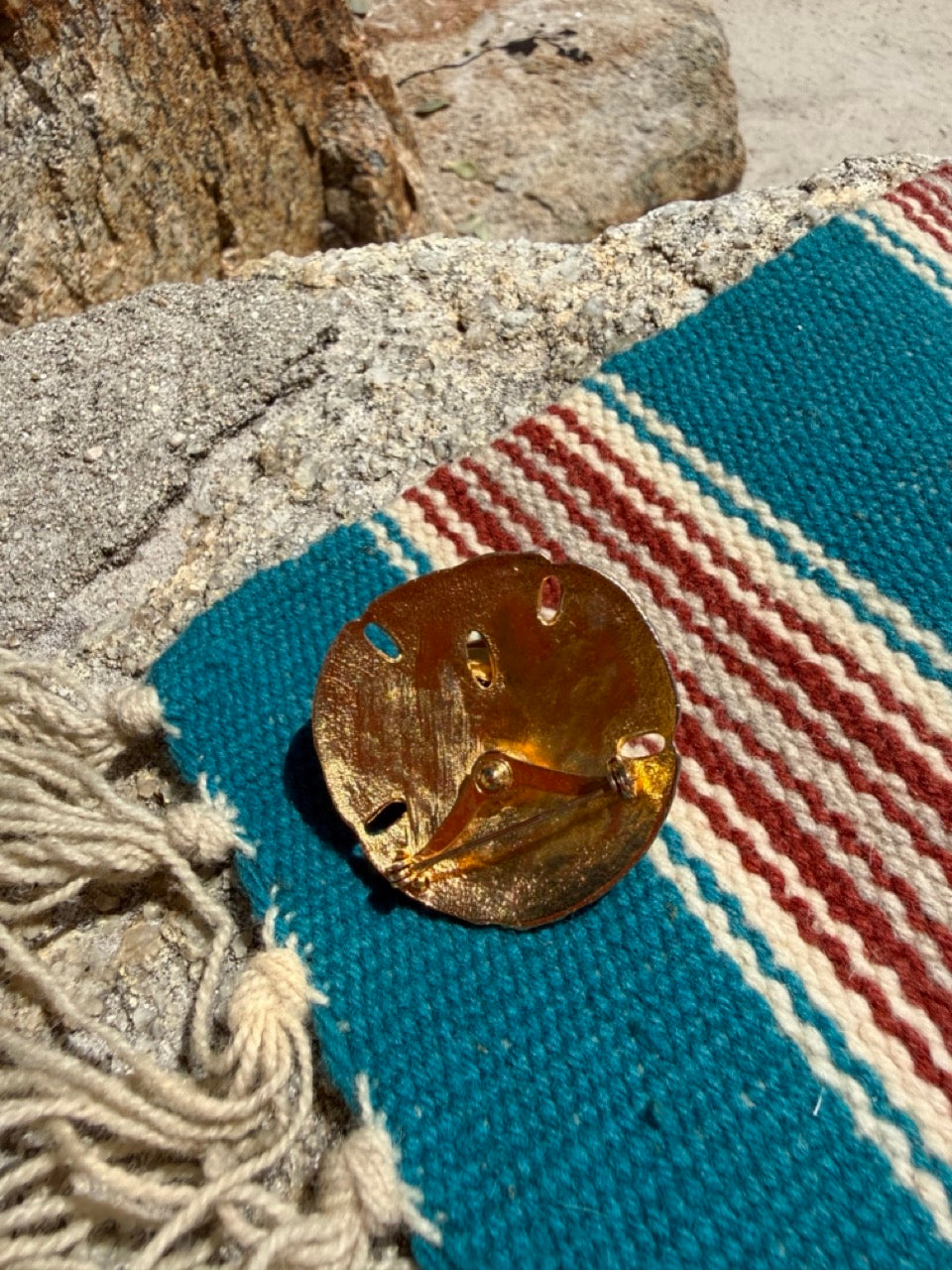 GOLD SAND DOLLAR BROOCH PIN