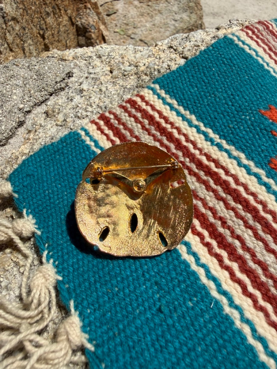 GOLD SAND DOLLAR BROOCH PIN