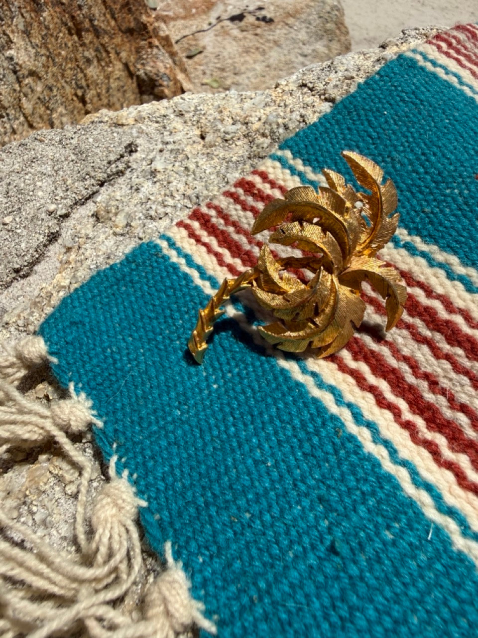 VINTAGE GOLD PALM TREE BROOCH PIN