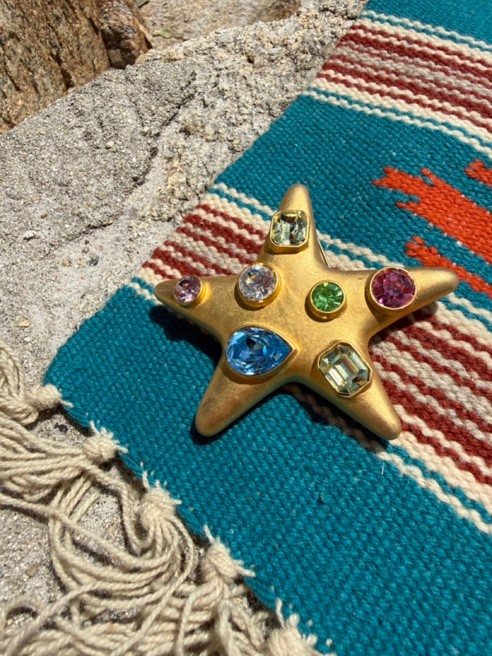 VINTAGE STARFISH MULTI COLOR CRYSTAL STONE BROOCH PIN