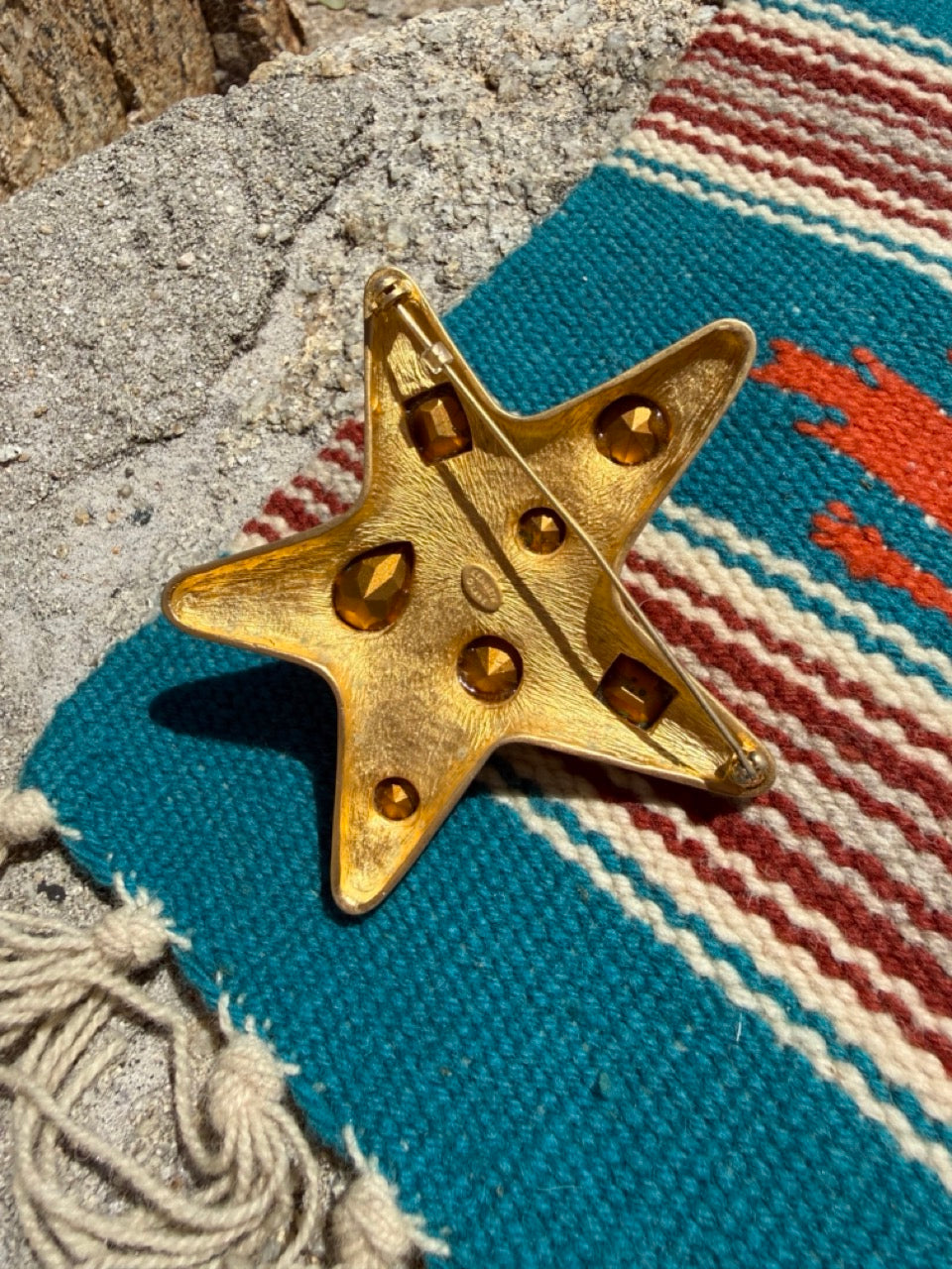 VINTAGE STARFISH MULTI COLOR CRYSTAL STONE BROOCH PIN