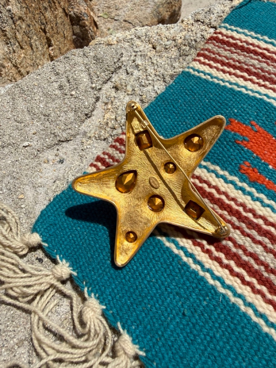 VINTAGE STARFISH MULTI COLOR CRYSTAL STONE BROOCH PIN