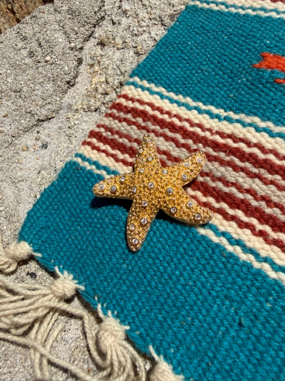 VINTAGE GOLD CRYSTAL STONE STARFISH BROOCH PIN