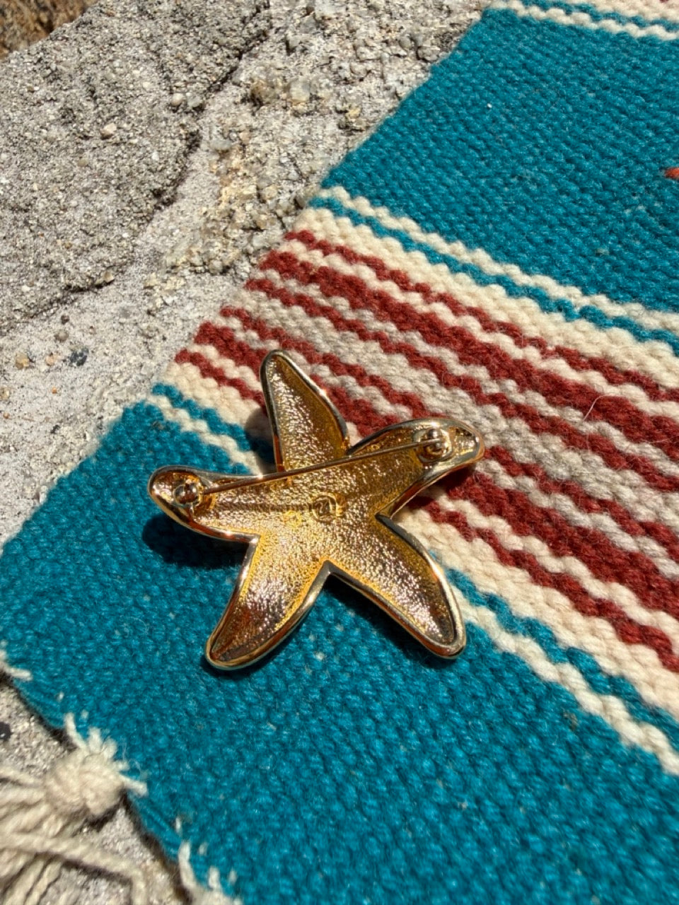 VINTAGE GOLD CRYSTAL STONE STARFISH BROOCH PIN