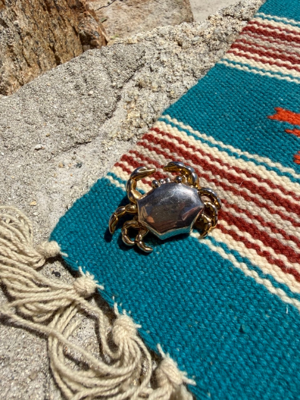 TWO TONE VINTAGE CRAB BROOCH PIN