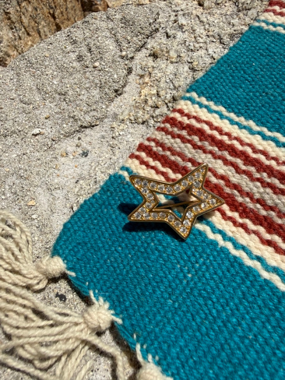 STUDDED EDGE CRYSTAL STAR BROOCH PIN
