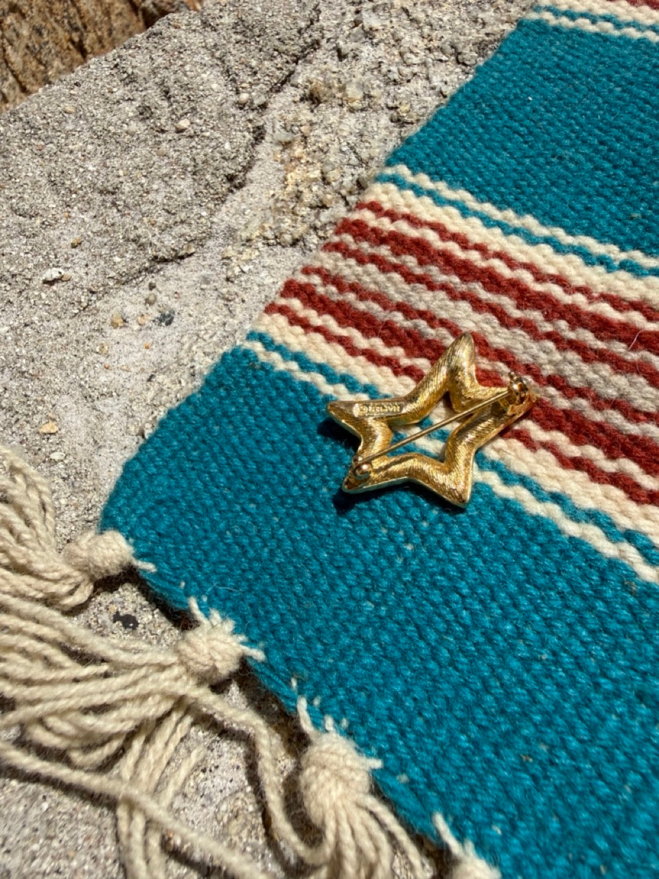 STUDDED EDGE CRYSTAL STAR BROOCH PIN