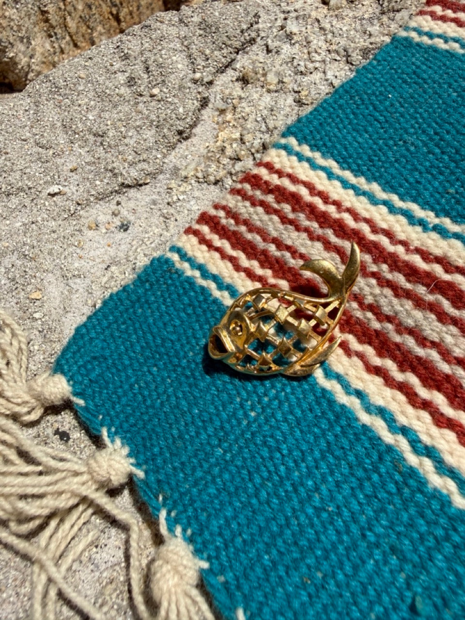 VINTAGE HALLOW GOLD FISH BROOCH PIN