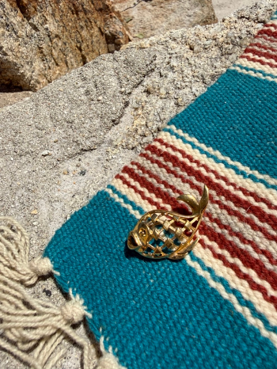 VINTAGE HALLOW GOLD FISH BROOCH PIN